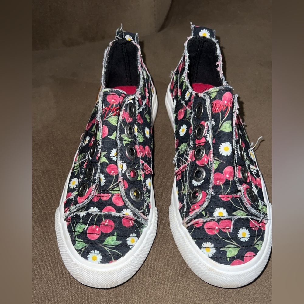 Like New Girls Size 13 Shoes